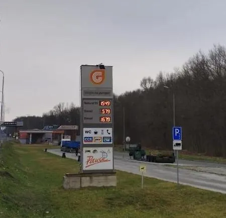 Motel Gas Truck Centrum Holic